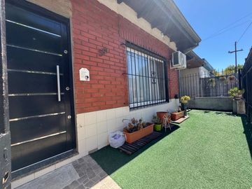 VENTA CASA CON 2 DEPARTAMENTOS EN BELLA VISTA