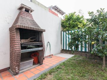 Dpto 3 amb, patio propio, planta baja - Avellaneda