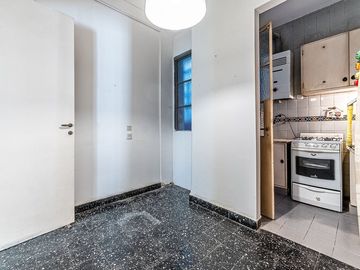 VENTA DEPTO 3 AMBIENTES CON BALCON FLORES