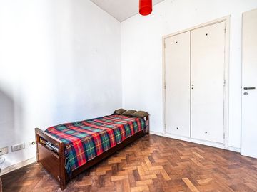 VENTA DEPTO 3 AMBIENTES CON BALCON FLORES