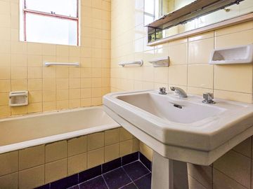 VENTA DEPTO 3 AMBIENTES CON BALCON FLORES