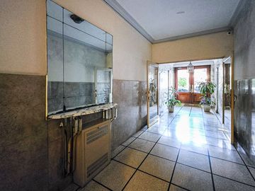 VENTA DEPTO 3 AMBIENTES CON BALCON FLORES
