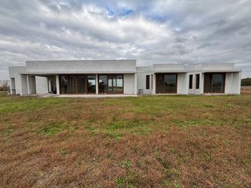 CASA QUINTA EN VENTA EN BRAGADO EN CONSTRUCCION