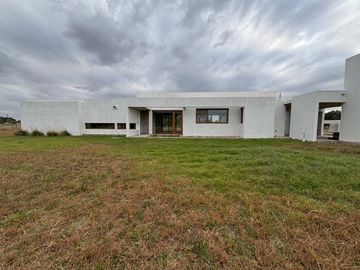 CASA QUINTA EN VENTA EN BRAGADO EN CONSTRUCCION
