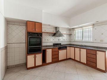 PH  triplex. Venta. Permuta. Floresta.Apto Crédito