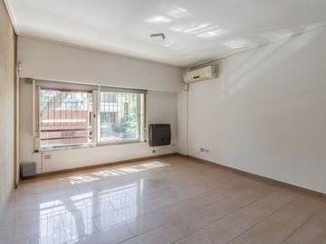 PH  triplex. Venta. Permuta. Floresta.Apto Crédito