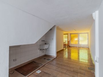 PH  triplex. Venta. Permuta. Floresta.Apto Crédito