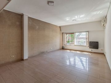PH  triplex. Venta. Permuta. Floresta.Apto Crédito