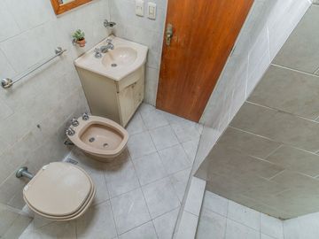PH  triplex. Venta. Permuta. Floresta.Apto Crédito