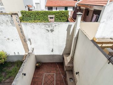 PH  triplex. Venta. Permuta. Floresta.Apto Crédito