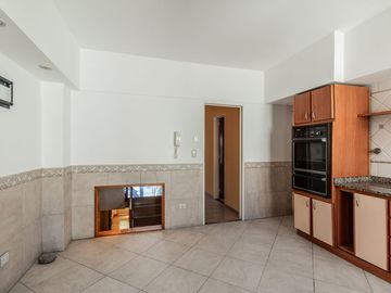 PH  triplex. Venta. Permuta. Floresta.Apto Crédito