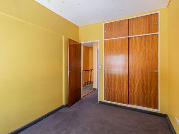 PH  triplex. Venta. Permuta. Floresta.Apto Crédito