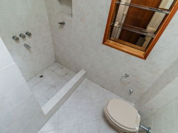 PH  triplex. Venta. Permuta. Floresta.Apto Crédito