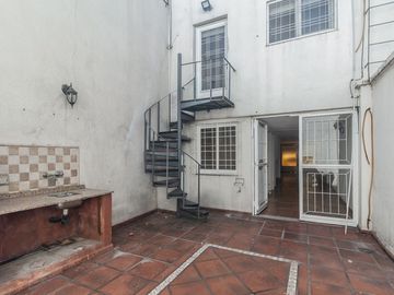 PH  triplex. Venta. Permuta. Floresta.Apto Crédito