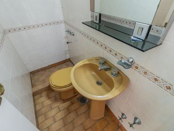 PH  triplex. Venta. Permuta. Floresta.Apto Crédito