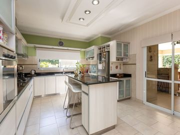 VENTA CASA DE 6 AMB, EN SAN MIGUEL, BARRIO CERRADO