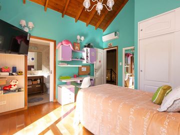 VENTA CASA DE 6 AMB, EN SAN MIGUEL, BARRIO CERRADO