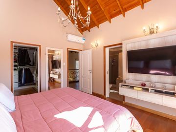 VENTA CASA DE 6 AMB, EN SAN MIGUEL, BARRIO CERRADO