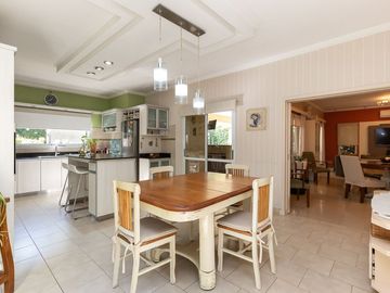 VENTA CASA DE 6 AMB, EN SAN MIGUEL, BARRIO CERRADO
