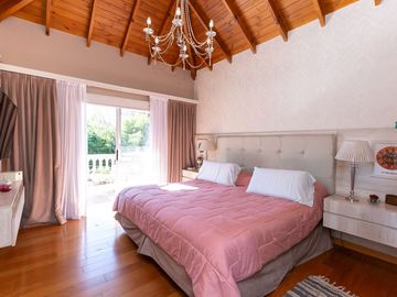 VENTA CASA DE 6 AMB, EN SAN MIGUEL, BARRIO CERRADO