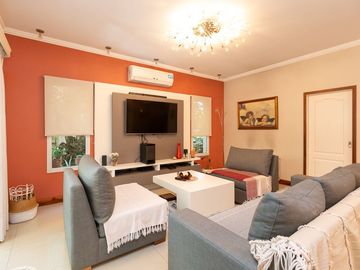 VENTA CASA DE 6 AMB, EN SAN MIGUEL, BARRIO CERRADO