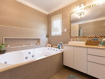 VENTA CASA DE 6 AMB, EN SAN MIGUEL, BARRIO CERRADO