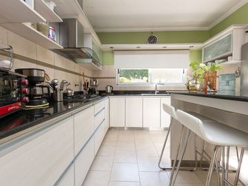 VENTA CASA DE 6 AMB, EN SAN MIGUEL, BARRIO CERRADO