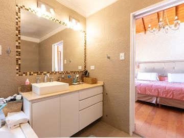 VENTA CASA DE 6 AMB, EN SAN MIGUEL, BARRIO CERRADO