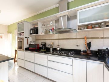 VENTA CASA DE 6 AMB, EN SAN MIGUEL, BARRIO CERRADO