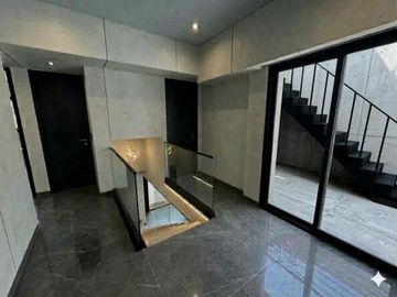 VENTA  CASA  CUATRO AMBIENTES PARQUE CHACABUCO