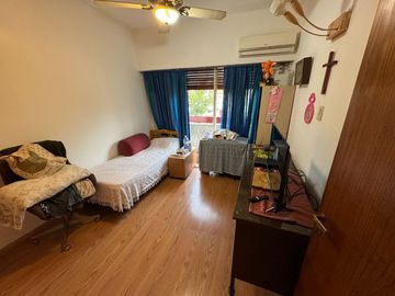 VENTA  CASA  CUATRO AMBIENTES PARQUE CHACABUCO