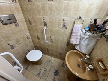 VENTA  CASA  CUATRO AMBIENTES PARQUE CHACABUCO