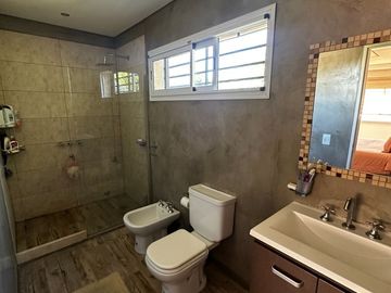 CASA EN VENTA 4 AMBIENTES PLAYROOM ESTRENAR