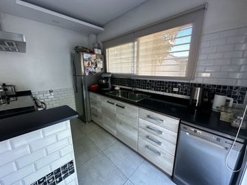 CASA EN VENTA 4 AMBIENTES PLAYROOM ESTRENAR