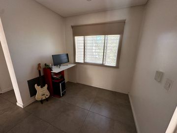 CASA EN VENTA 4 AMBIENTES PLAYROOM ESTRENAR