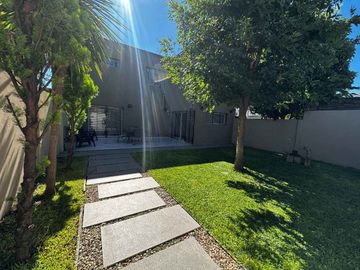 CASA EN VENTA 4 AMBIENTES PLAYROOM ESTRENAR