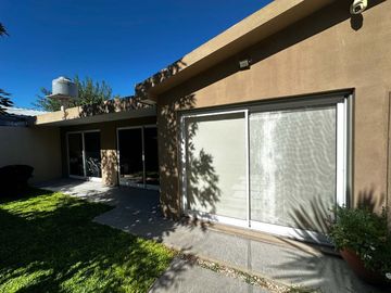 CASA EN VENTA 4 AMBIENTES PLAYROOM ESTRENAR