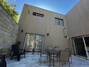 CASA EN VENTA 4 AMBIENTES PLAYROOM ESTRENAR