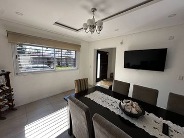 CASA EN VENTA 4 AMBIENTES PLAYROOM ESTRENAR