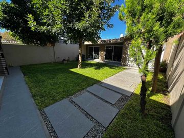 CASA EN VENTA 4 AMBIENTES PLAYROOM ESTRENAR