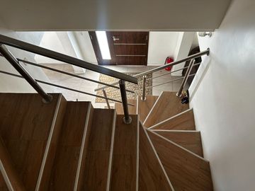 CASA EN VENTA 4 AMBIENTES PLAYROOM ESTRENAR