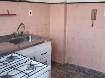 VENTA DTO -FLORES- 2 AMB. C/RENTA C/FTE.BALC-A/CRE