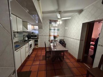 CASA VENTA PARQUE CHACABUCO  QUINCHO Y TERRAZA