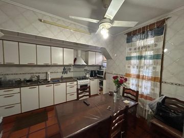 CASA VENTA PARQUE CHACABUCO  QUINCHO Y TERRAZA