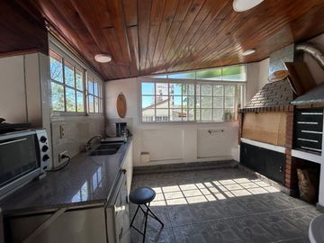 CASA VENTA PARQUE CHACABUCO  QUINCHO Y TERRAZA