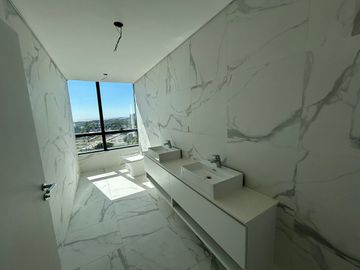 Increíble vista. Piso alto. Lujosos Amenites.