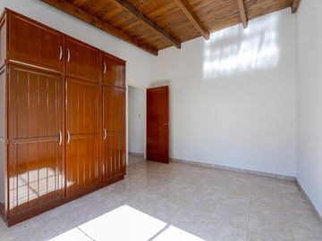 VENTA CASA DE PASILLO  CENTRO ROSARIO APTA CREDITO HIPOTECARIO