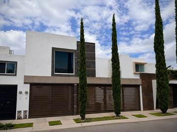 CASA EN VENTA EN VILLA MAGNA - $4.2 MDP