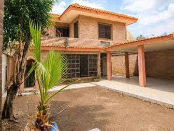 CASA EN VENTA EN LA ROMA