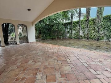 CASA EN VENTA EN PORTAL DEL HUAJUCO